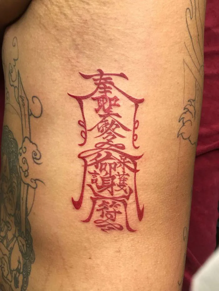 Hình xăm bùa may mắn.