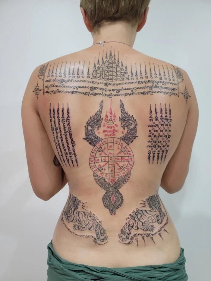Ngày thứ 2 hoàn thành hình xăm Sak Yant bởi Ajarn Vee, Nghệ nhân Sak Yant  tâm linh ở Chiang Mai, Thái Lan (8.5 tiếng hôm nay) : r/tattoos