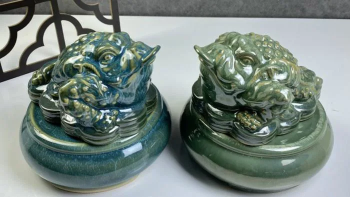 Giải mã ý nghĩa phong thuỷ tượng Cóc 3 Chân Ngậm Tiền chiêu tài lộc, phúc