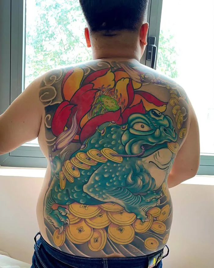 Cóc ngậm tiền tattoo | Thiềm thừ tattoo, Cóc thần tài tattoo, Hình xăm full  lưng