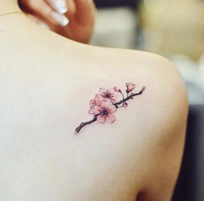 Tự tin khoe cá tính cùng 5 mẫu hình tattoo hoa đầy gợi cảm cho nàng