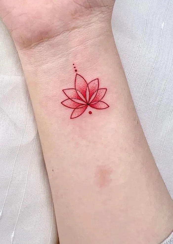 Tattoo mini cổ tay | Hình xăm hoa sen ở tay, Xăm mini cổ tay, Hình