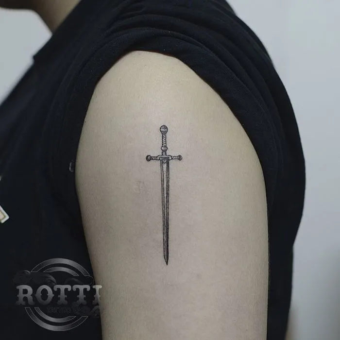 Hình xăm thanh kiếm | Rotti Ink