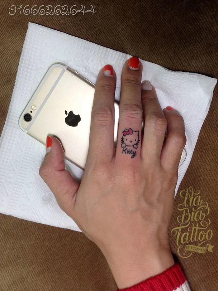 Hello kitty tattoo, tattoo finger, small tattoo, mini tattoo, tattoo girl, hình  xăm mèo, hình xăm ngón tay, hình xăm đẹp, hình xăm nữ đẹp, Hà Nội.