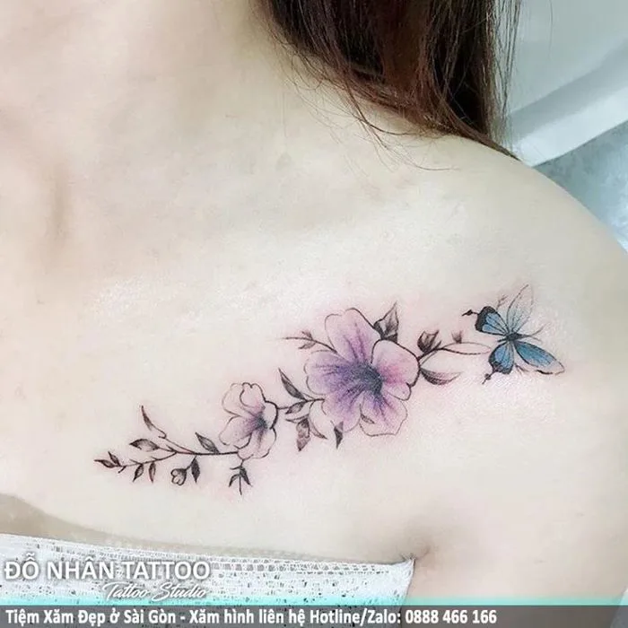 Hình xăm đẹp ở Vai cho Nữ (01146) tại ĐỖ NHÂN TATTOO | Violet and butterfly  tattoo, Violet flower butterfly tattoo, Violet collarbone tattoo