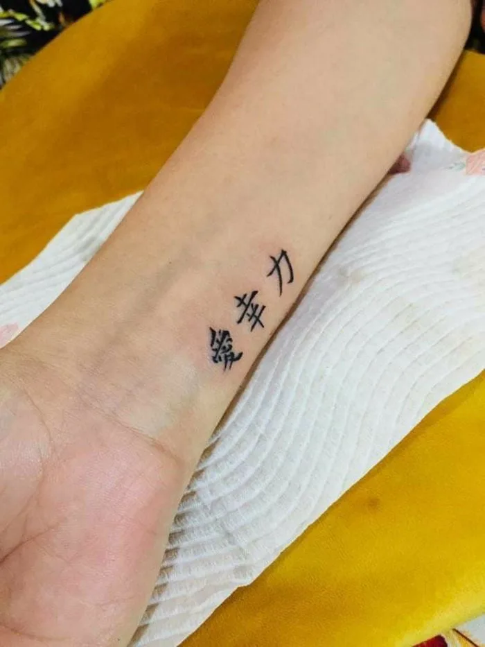 15 Mẫu Hình Xăm Mini Chữ Trung Quốc Nhỏ Nhắn Ý Nghĩa