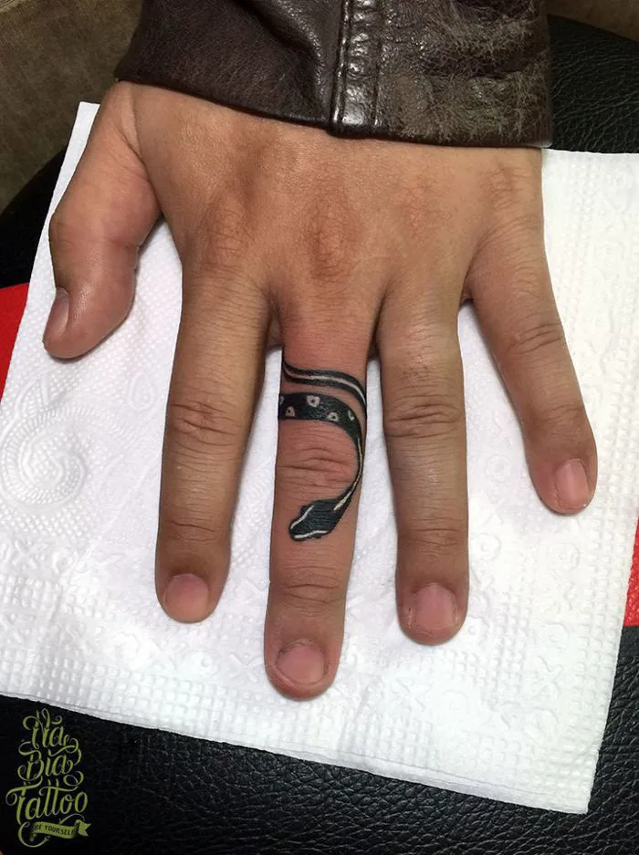 finger tattoo, snake tattoo, hình xăm rắn, hình xăm ngón tay, hình xăm đẹp, hình  xăm Hà Nội.