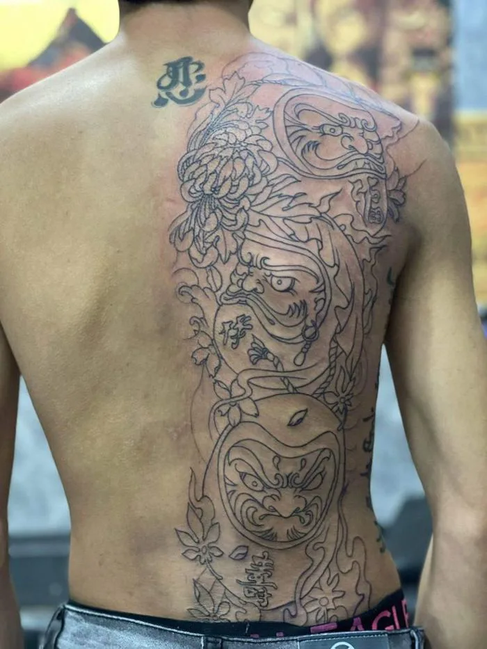 Tattoo Daruma nửa lưng