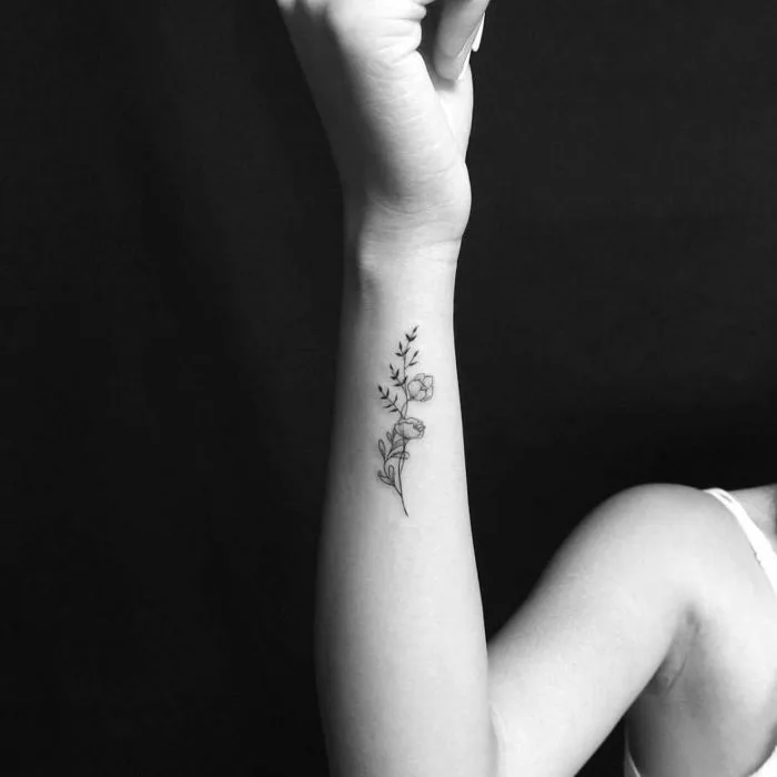 Tự tin khoe cá tính cùng 5 mẫu hình tattoo hoa đầy gợi cảm cho nàng