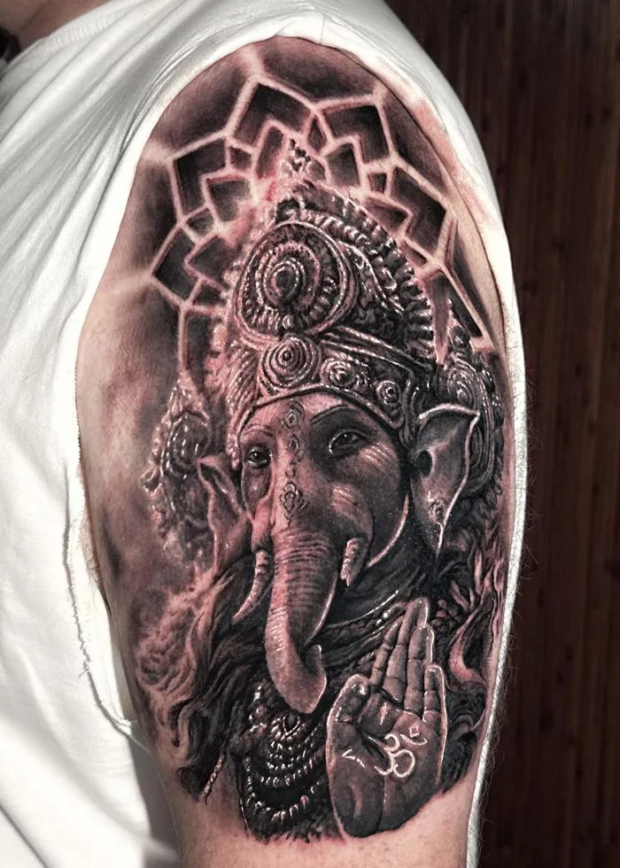 Hình thần Ganesha do Mike FisherDubois thực hiện tại West Loop Tattoo  Collective, Chicago : r/tattoos