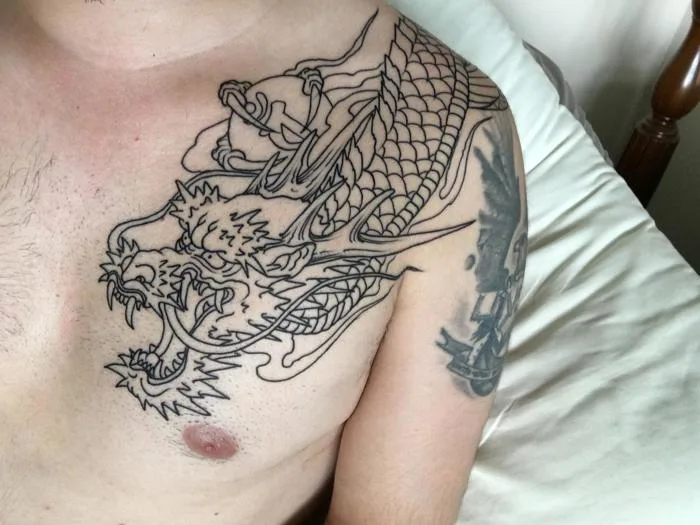 Hình xăm Song Long của tôi. Xong phần 1/4 rồi. Nhìn rất Yakuza 0 luôn. :  r/yakuzagames