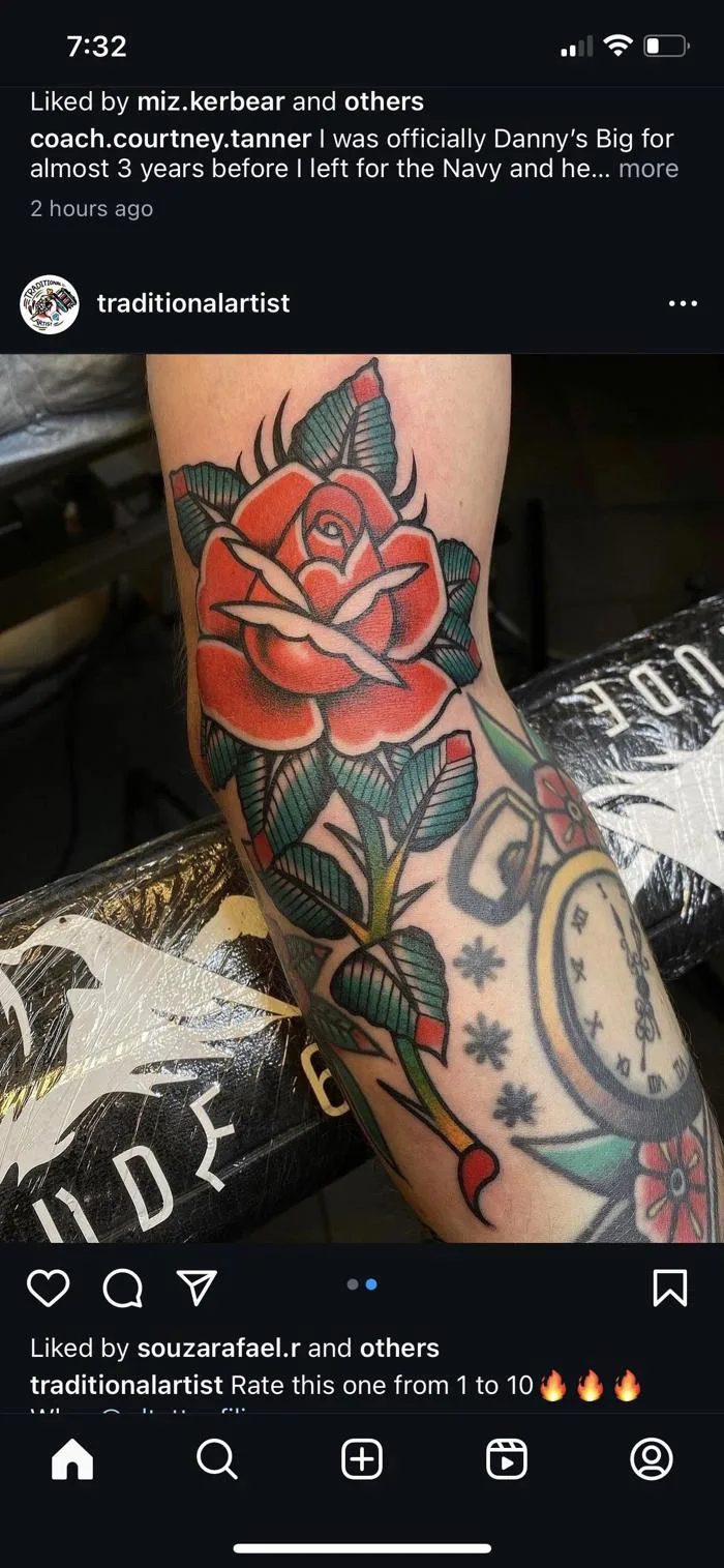 Xăm hình hoa hồng - ở khuỷu tay hay là không? : r/traditionaltattoos