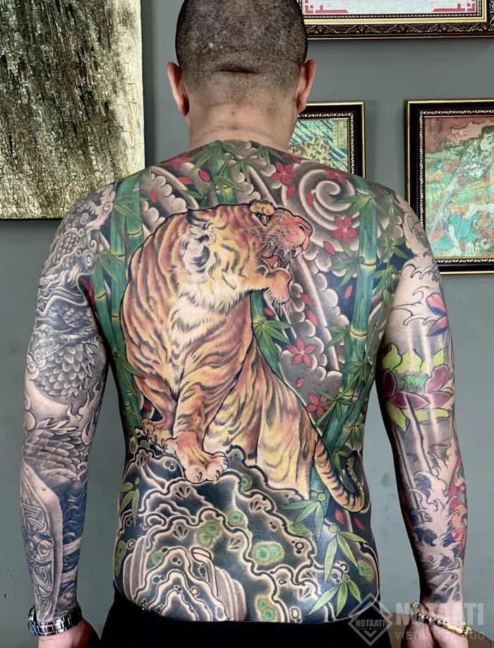 Hình xăm hổ cá tính mạnh mẽ không thể rời mắt - Notaati Tattoo