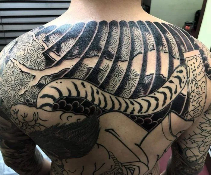 Hình xăm ở cổ | Hình xăm ở lưng, Hình xăm samurai, Hình xăm nhật cổ