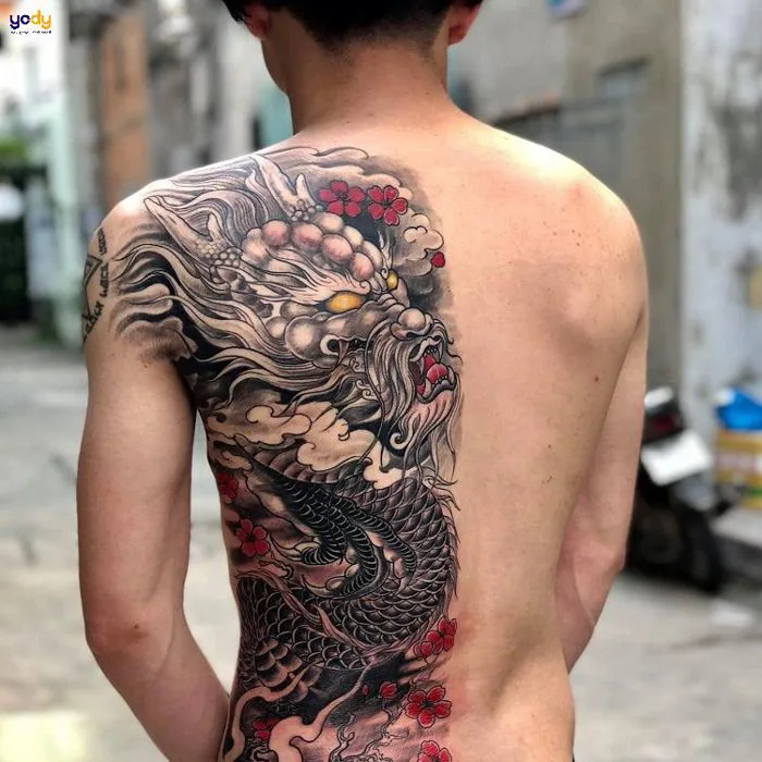 xam-nhat-co-nua-lung-1