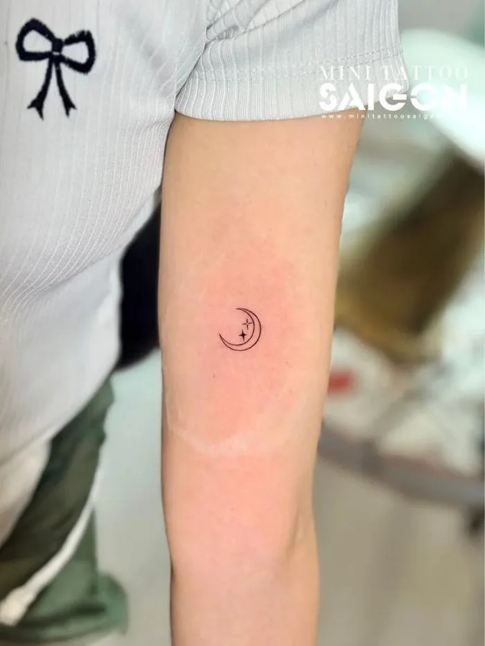 Ý nghĩa & 20+ mẫu hình xăm mặt trăng tinh tế nhất – Mini Tattoo Saigon - Xăm  hình nghệ thuật uy tín tại Sài Gòn