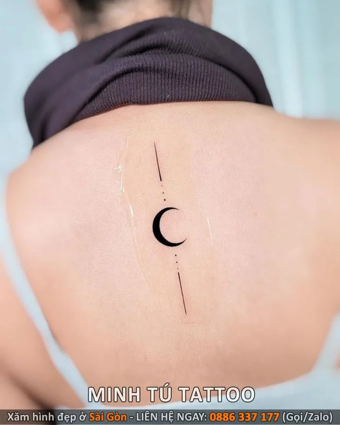 Các hình xăm mặt trăng ở lưng | Hình xăm biểu tượng, Xăm nhỏ, Hình xăm