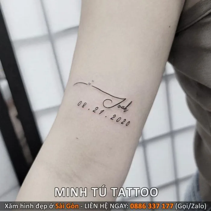 Hình xăm ngày tháng năm ở bắp tay | Hình xăm biểu tượng, Hình xăm ý