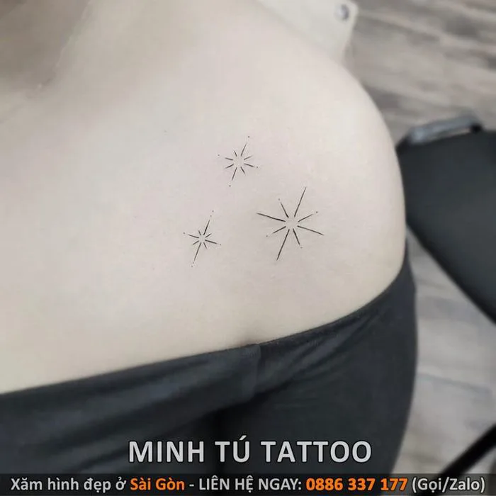 Hình xăm ngôi sao ở bả ngực cho nữ