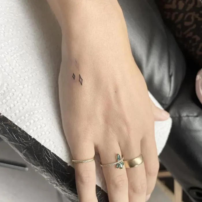10 ý tưởng hình xăm mini ở ngón tay cho nữ đẹp và ý nghĩa | ELLE